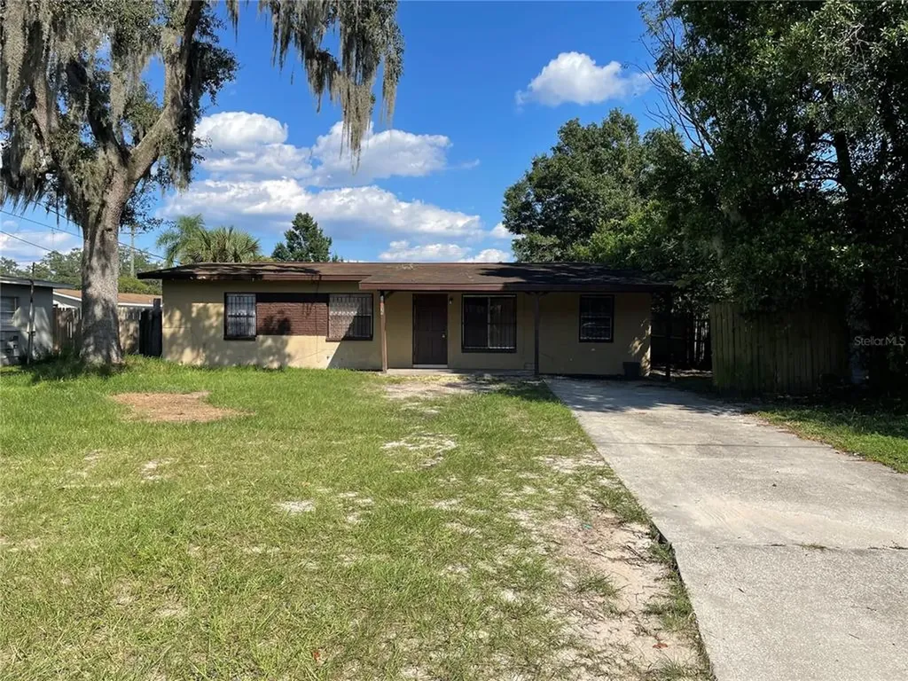 10935 N Aster Avenue Tampa FL 33612