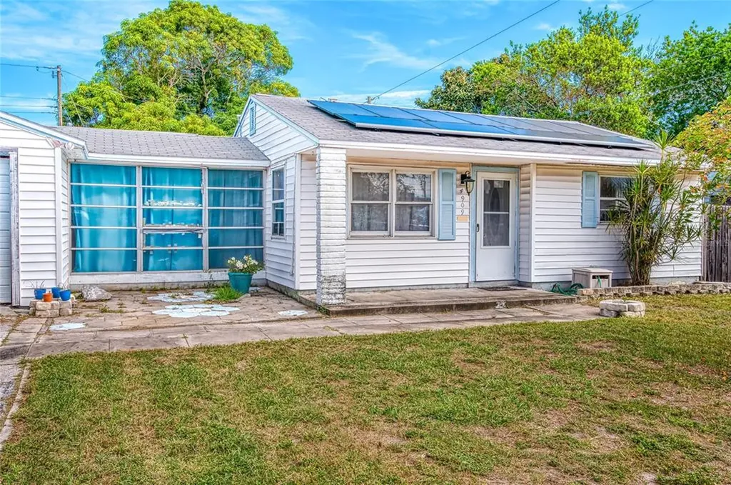 4909 47th Avenue N St Petersburg FL 33709