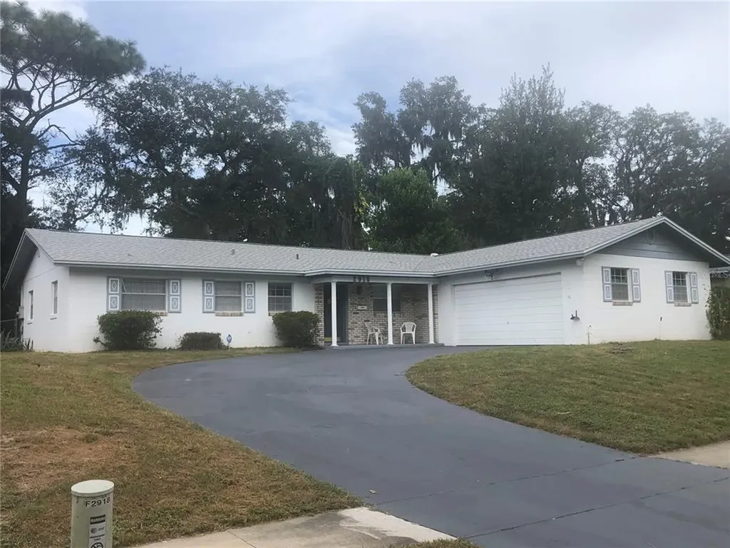2918 Castle Oak Avenue Orlando FL 32808