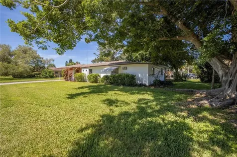 4899 Venetian Place NE St Petersburg FL 33703