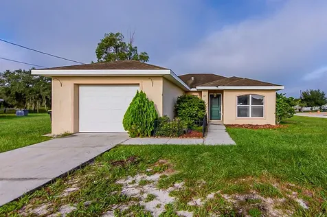 522 Raymond Avenue Frostproof FL 33843