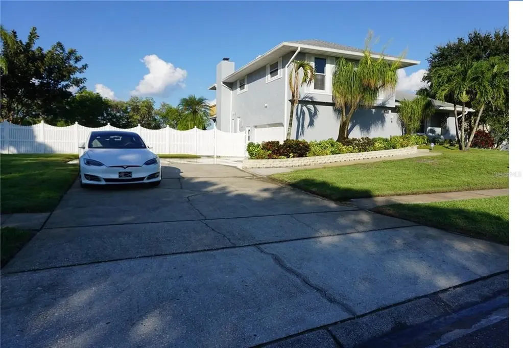 697 Tallahassee Drive NE St Petersburg FL 33702