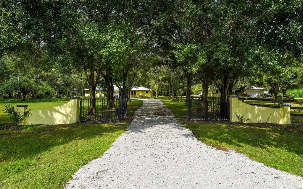7352 Palomino Lane Sarasota FL 34241