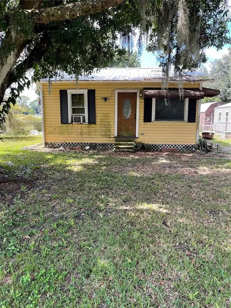 2732 Al Simmons Road Dover FL 33527