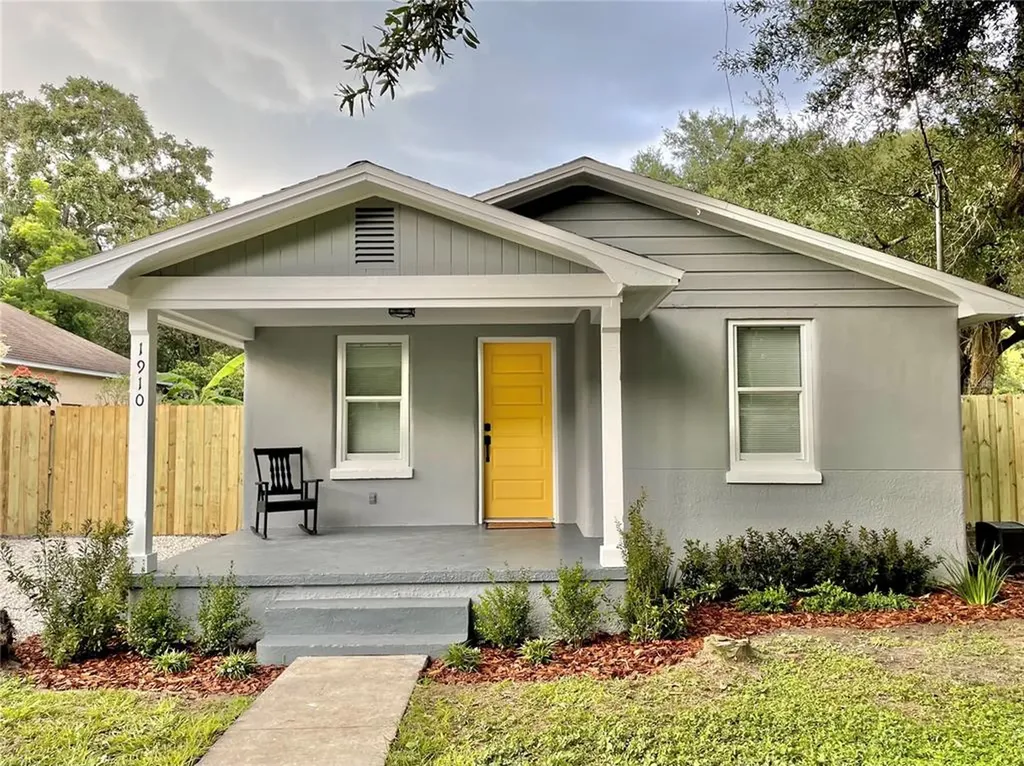 1910 E Henry Avenue Tampa FL 33610