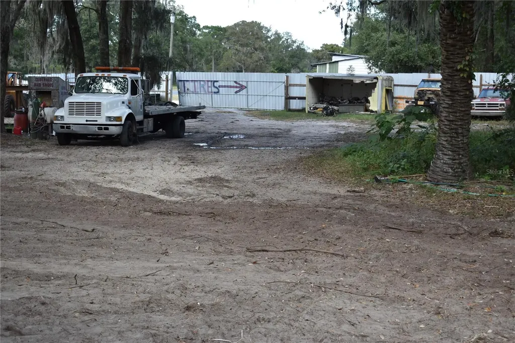 15551 N Us Highway 301 Citra FL 32113