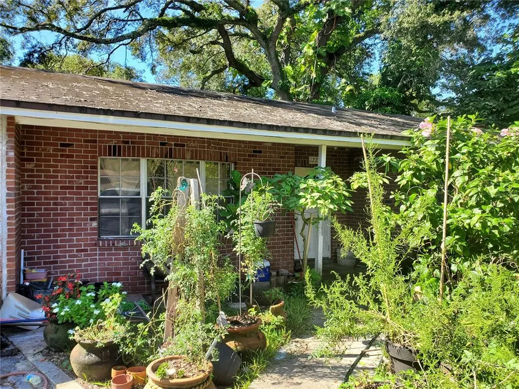 1221 E 142nd Avenue Tampa FL 33613