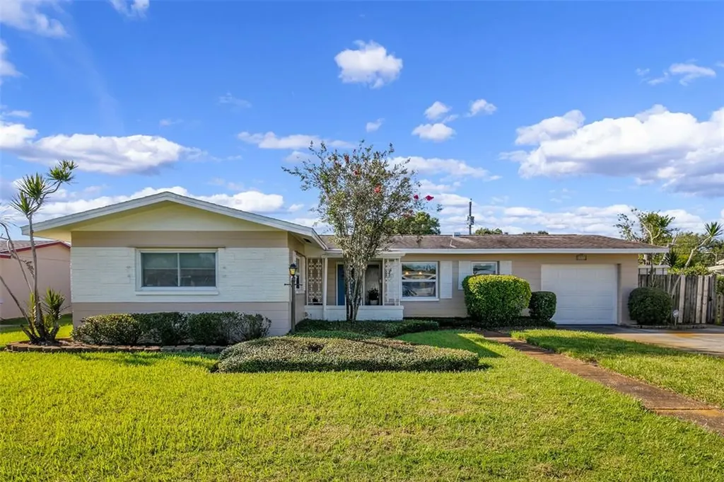 5852 33rd Avenue N St Petersburg FL 33710