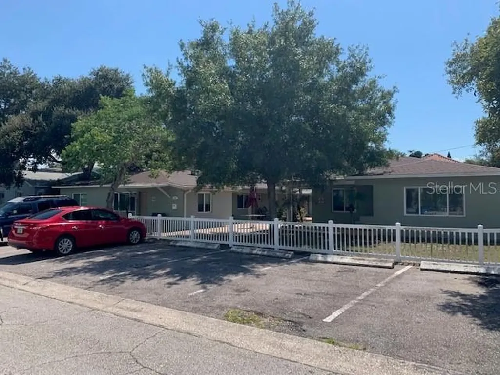 310 24th Avenue N St Petersburg FL 33704