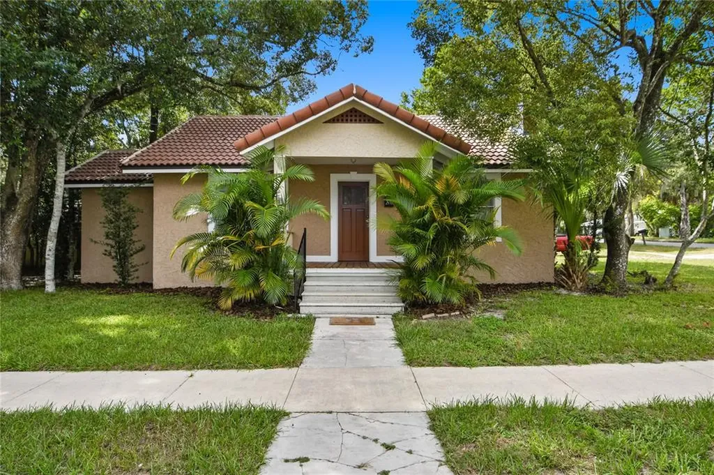 202 S Orange Avenue Deland FL 32720