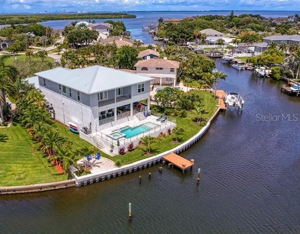 1920 Arrowhead Drive NE St Petersburg FL 33703