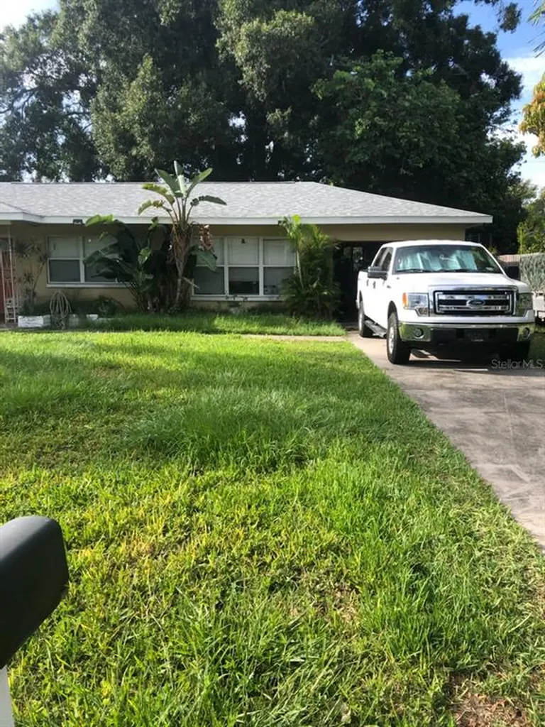 1430 Admiral Woodson Lane Clearwater FL 33755