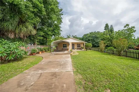 1307 Dora Avenue Tavares FL 32778