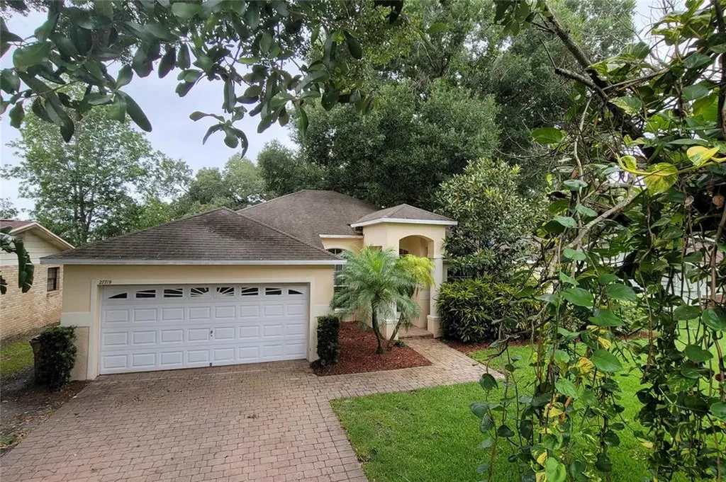 27719 Lisa Drive Tavares FL 32778