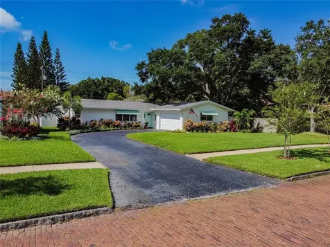 7516 Dartmouth Avenue N St Petersburg FL 33710
