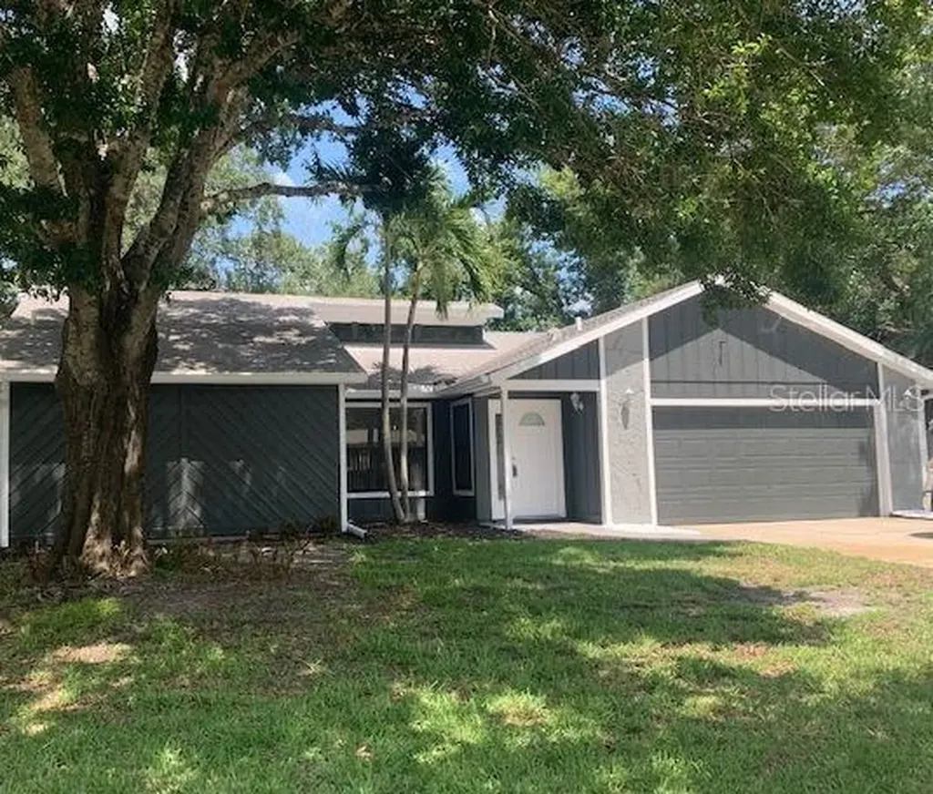 8321 Cypress Lake Drive Sarasota FL 34243