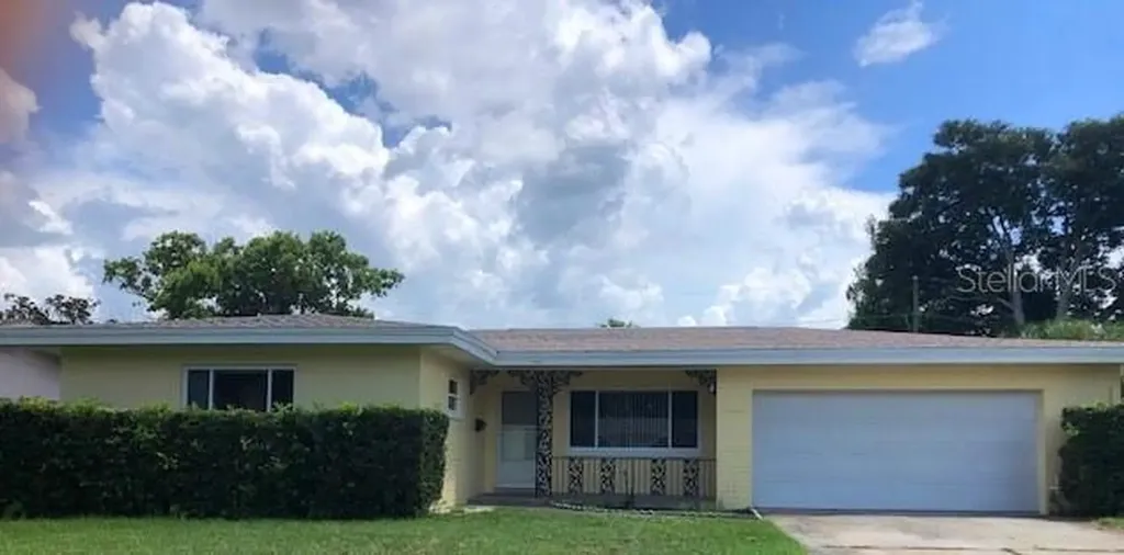 2420 68th Avenue S St Petersburg FL 33712