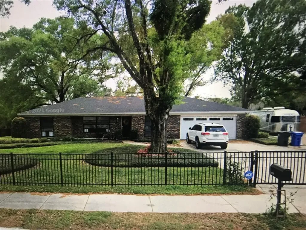16209 Lake Magdalene Boulevard Tampa FL 33613