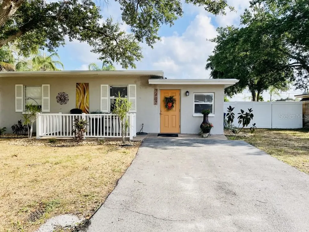 7407 41st Avenue N St Petersburg FL 33709