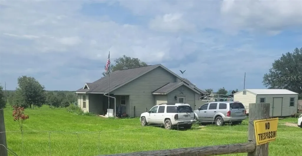 17101 SE 55th Place Ocklawaha FL 32179