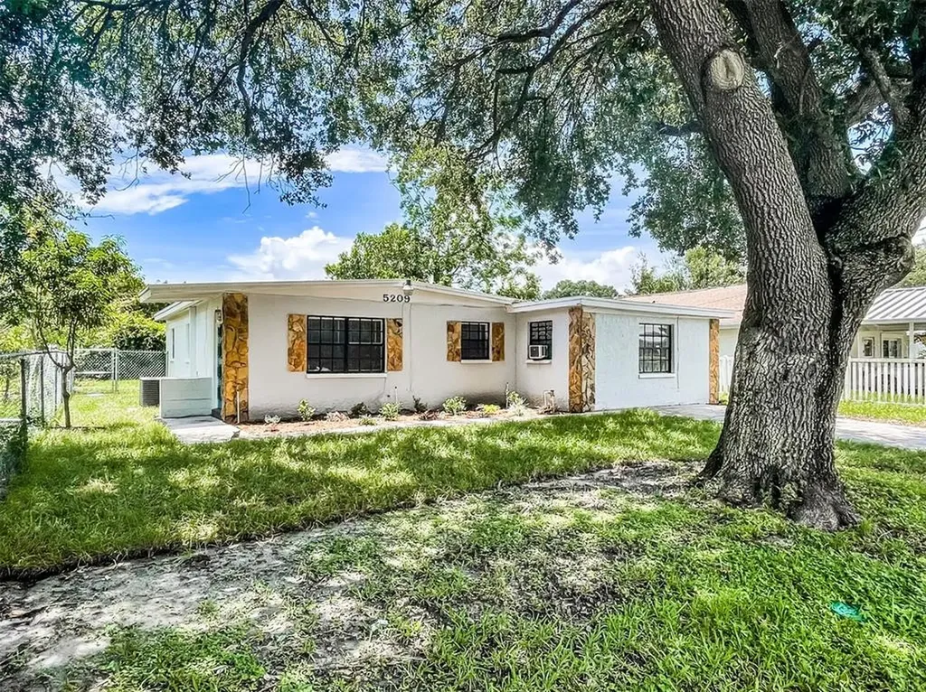 5209 S 86th Street Tampa FL 33619