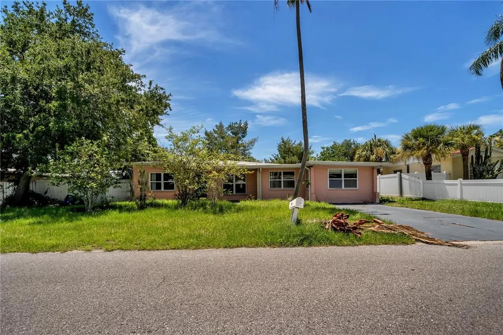 841 La Plaza Avenue S St Petersburg FL 33707
