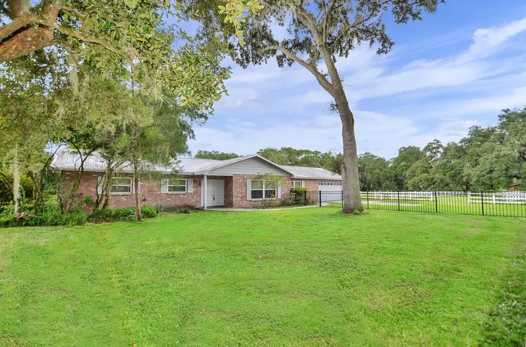 8711 W Knights Griffin Road Plant City FL 33565