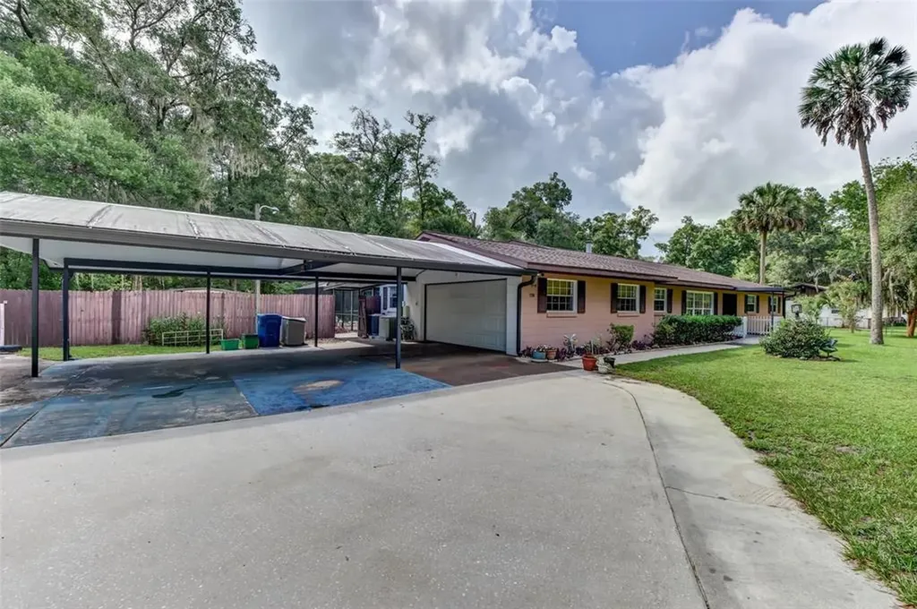 1709 N Stone Street Deland FL 32720