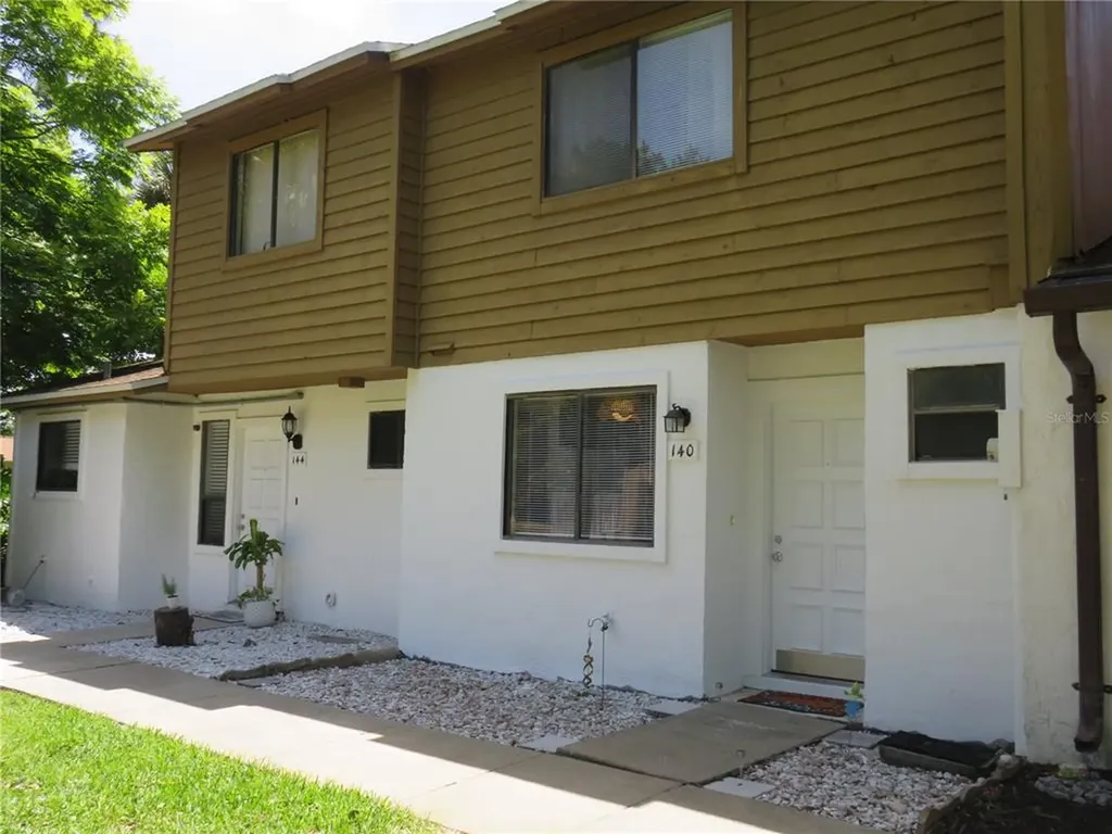 140 W Sandalwood Court Daytona Beach FL 32119