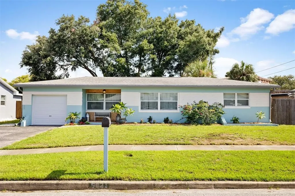 5821 41st Avenue N St Petersburg FL 33709