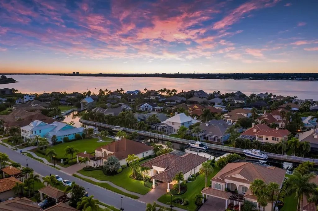528 Mast Drive Bradenton FL 34208