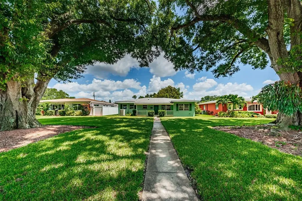 6743 Burlington Avenue N St Petersburg FL 33710