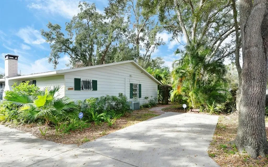 335 S Tuttle Avenue Sarasota FL 34237
