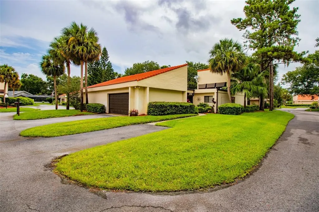 301 Valencia Court N Plant City FL 33566