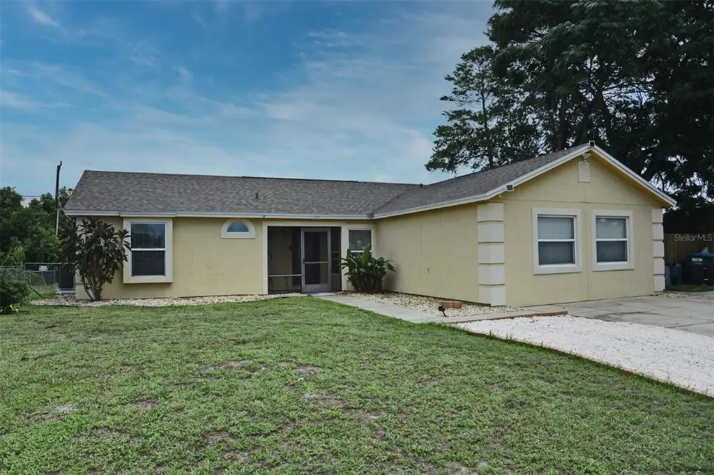 2888 Beal Street Deltona FL 32738