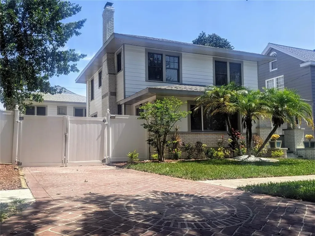 243 21st Avenue N St Petersburg FL 33704