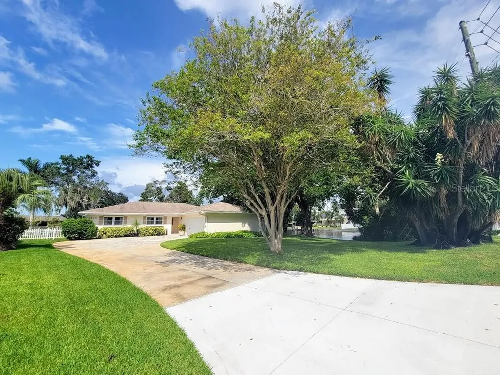 5180 Venetian Boulevard NE St Petersburg FL 33703