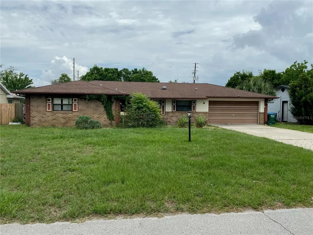 989 W Embassy Drive Deltona FL 32725