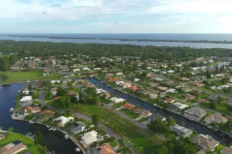 320 Oakwood Circle Englewood FL 34223