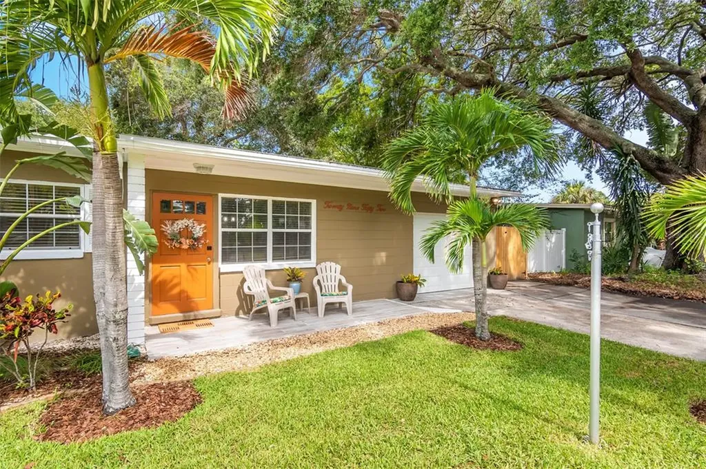2952 66th Way N St Petersburg FL 33710