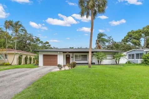 8253 Yardley Avenue N St Petersburg FL 33710
