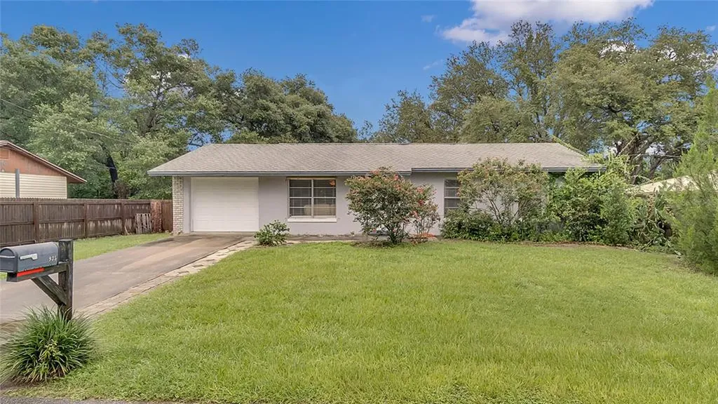 935 April Hills Boulevard Lady Lake FL 32159