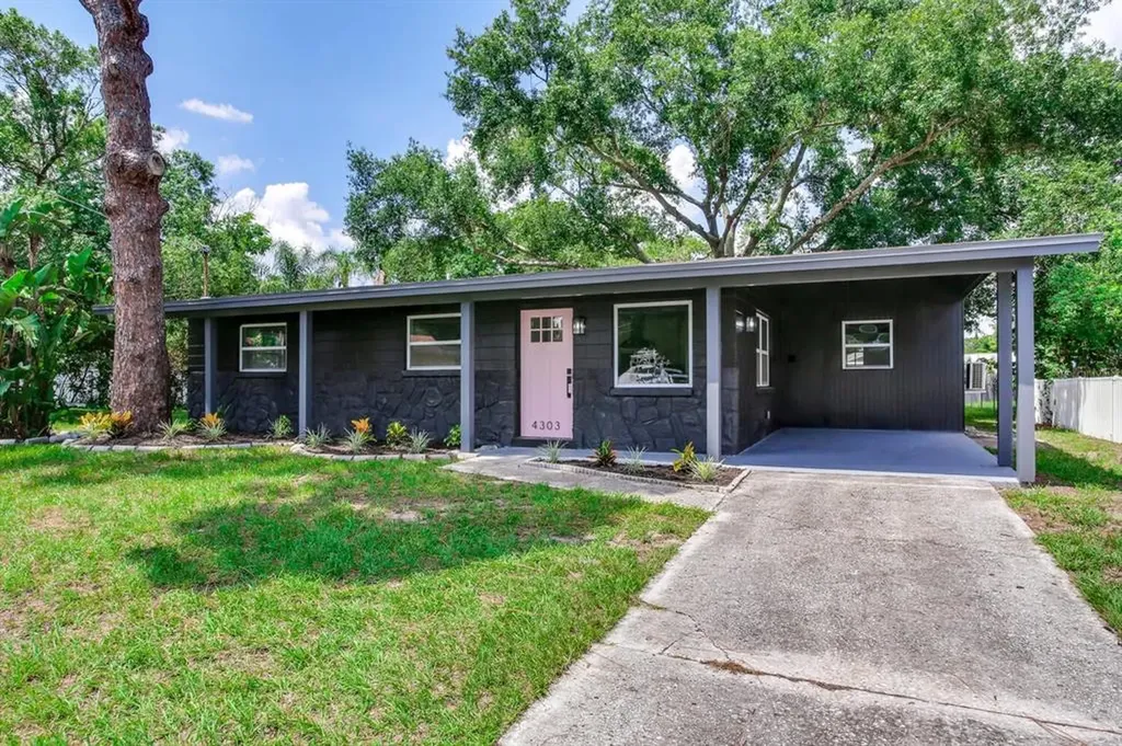 4303 W Wisconsin Court Tampa FL 33616