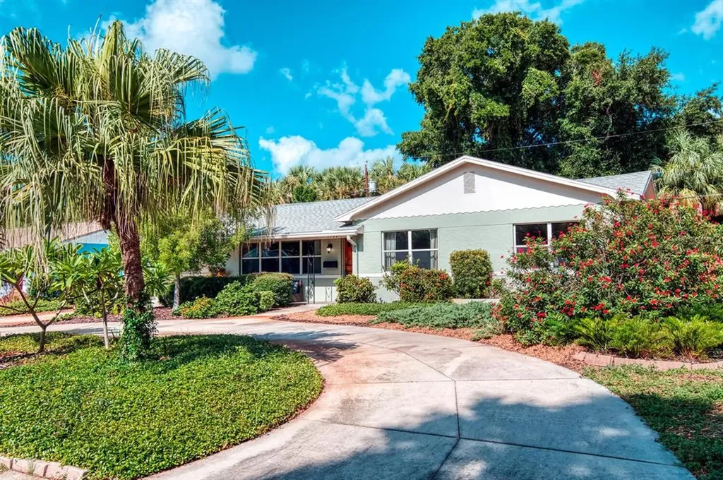 1722 65th Way N St Petersburg FL 33710