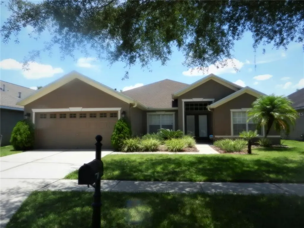 8203 Myrtle Point Way Tampa FL 33647