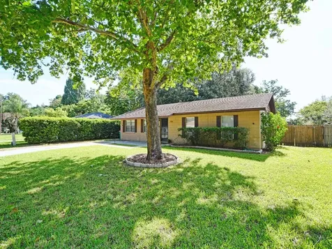 1321 Cedar Avenue Tavares FL 32778