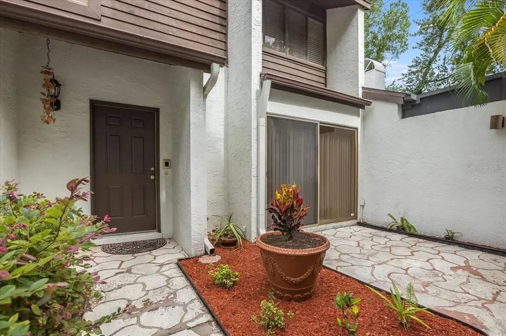 7909 Luxbury Place Tampa FL 33614