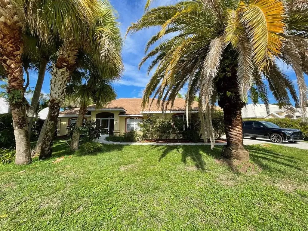 494 Lake Of The Woods Drive Venice FL 34293
