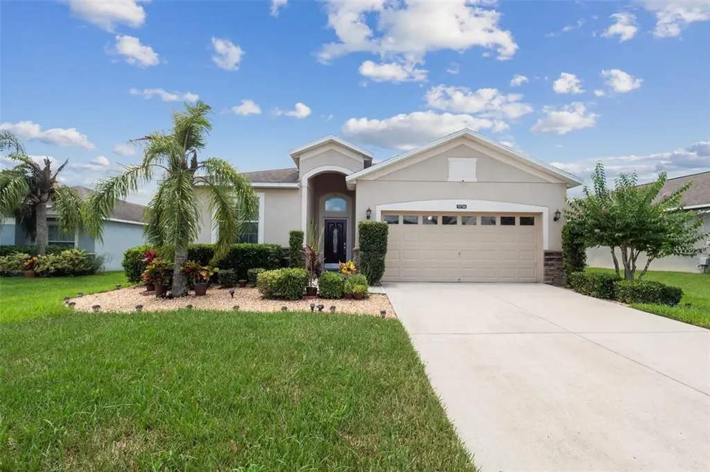 5736 Coquyt Drive Mount Dora FL 32757