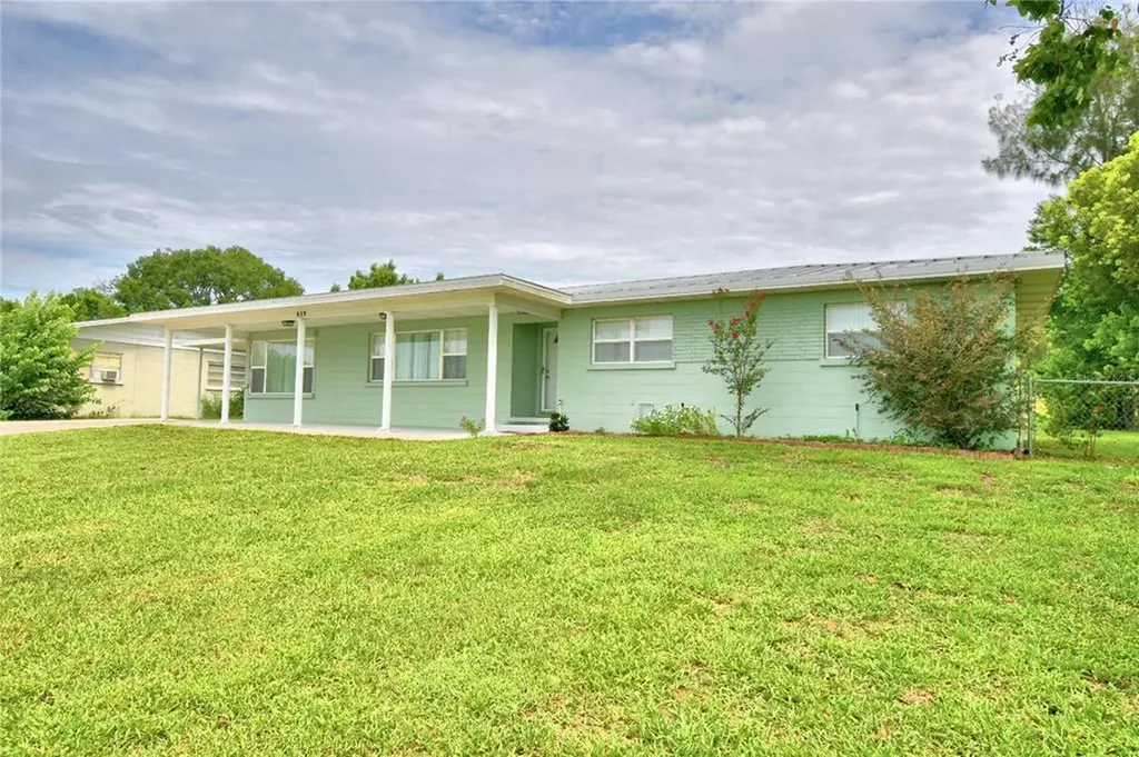 937 N Lakeshore Boulevard Lake Wales FL 33853